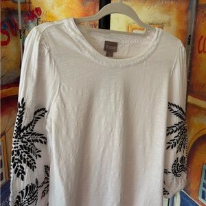 Chico's White Long-Sleeve Tee with Black Embroidered Sleeves - Size 1 (Medium)